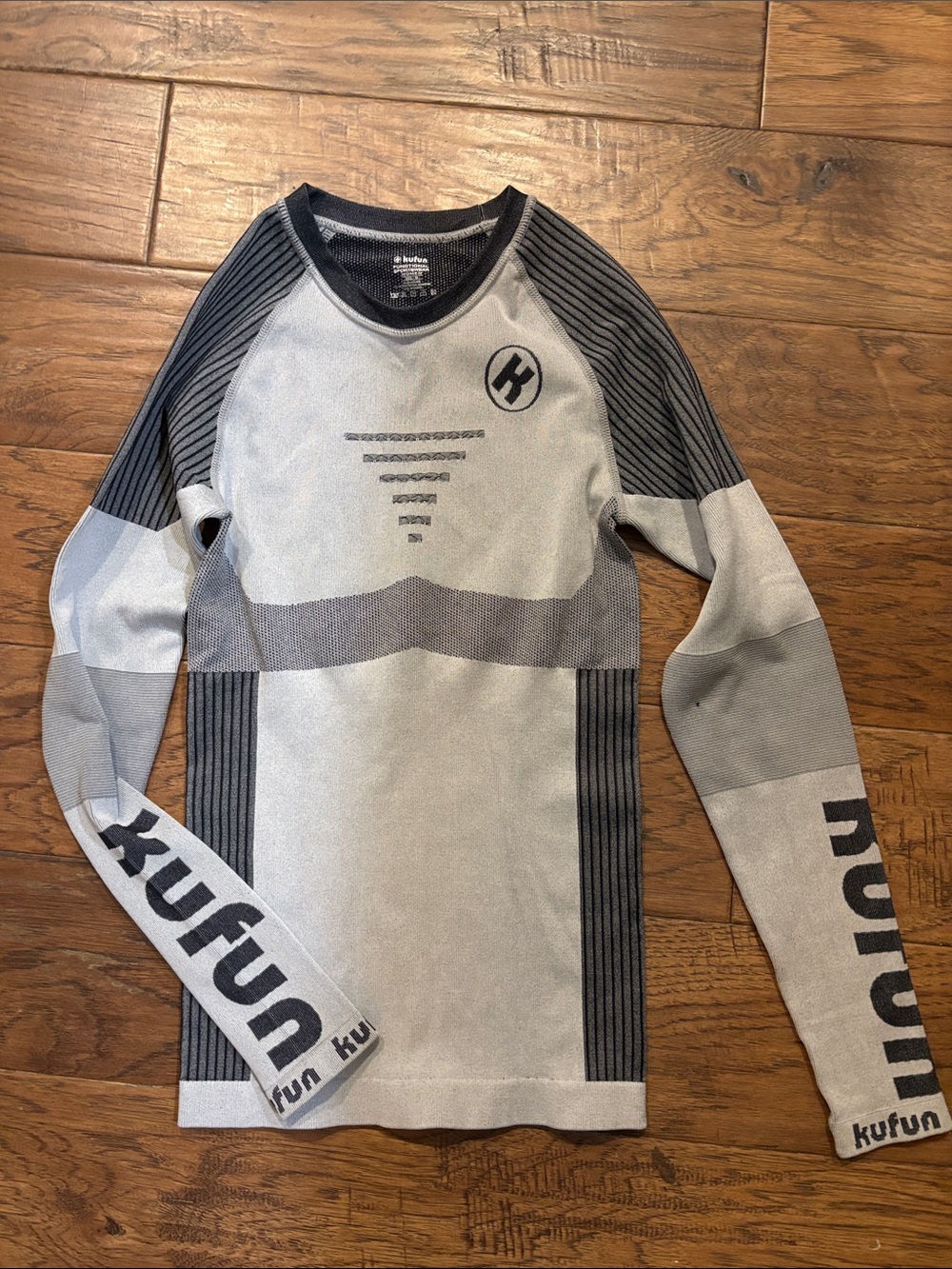 Kufun Long Sleeve Performance Top - Light Gray with Black Accents